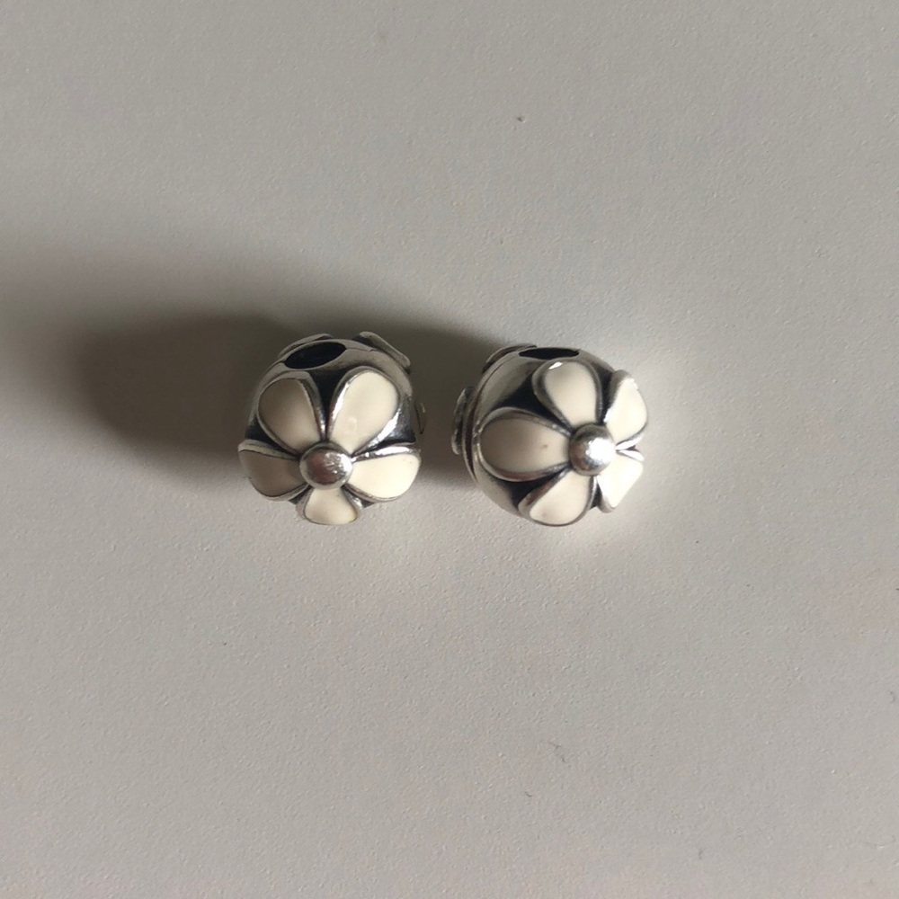 Authentic retired Pandora Darling Daisy clip set